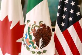 El UAW criticó la enorme disparidad en la producción, señalando que mientras EE. UU. fabrica 61 autos por cada 100 que vende, México produce 249 vehículos por cada 100 vendidos en su territorio.