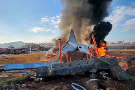 Un avión de la aerolínea Jeju Air, que transportaba a 181 personas, se estrelló en el Aeropuerto Internacional de Muan, en Corea del Sur, detalló la agencia de noticias Yonhap.