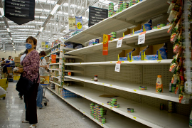 Según Bloomberg, la recesión en Estados Unidos afectaría a México en tres vías: exportaciones, inversiones y remesas