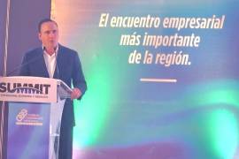 Durante su intervención ante empresarios de La Laguna, Manolo Jiménez aseguró que la coordinación entre sociedad, iniciativa privada y autoridades ha sido clave para consolidar un entorno de paz y atraer nuevas inversiones a la región.
