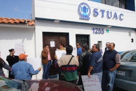 En Saltillo, revientan trabajadores del STUAC asamblea sindical para exigir la destitución de la dirigente Lucy Saucedo