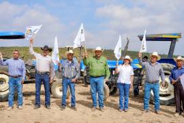 En la congregación de San Miguel, en Ramos Arizpe, fue puesto e marcha el programa de Preparación de Tierras Agrícolas.