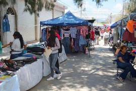 El Gobierno Municipal inició mesas de diálogo con comerciantes y representantes ejidales para regular la instalación de puestos en la plaza del ejido Piedras Negras.