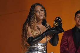 Beyonce recibe el premio a mejor álbum de música dance o electrónica por Renaissance en la 65a entrega anual del Grammy el domingo 5 de febrero de 2023, en Los Angeles. (Foto AP/Chris Pizzello)