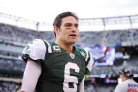 Mark Sánchez, exmariscal mexicoamericano y analista de Fox Sports, fue hospitalizado y posteriormente detenido tras un altercado con arma blanca en Indianápolis; su estado de salud se reporta estable mientras continúa la investigación policial.