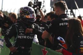 Hamilton logra la 'Pole' en Portugal; 'Checo' saldrá quinto