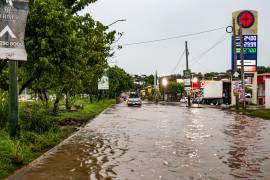 El monzón mexicano y la onda tropical 28 favorecerán lluvias intensas este martes, mientras persistirá el calor extremo y fuertes rachas de viento en México.