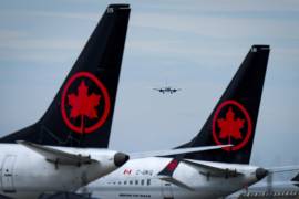 El Gobierno de Cuba advirtió a aerolíneas que se quedó sin combustible por el asedio petrolero de EU.