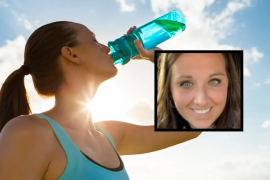 Luego de beber casi dos litros de agua en menos de media hora, la norteamericana Ashley Summers falleció de un padecimiento llamado toxicidad del agua