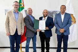 Autoridades estatales entregaron su designación a Marco Antonio Saldaña como rector de la UTNC.