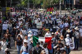 Al rededor de 200 personas encabezaron la Marcha de la generación Z que partió desde el Ángel de la independencia rumbo a Palacio de Bellas Artes. FOTO: ANDREA MURCIA /CUARTOSCURO.COM