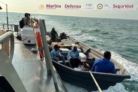 Elementos de la Secretaría de Marina decomisaron 904 kilos de presunta cocaína y detuvieron a seis extranjeros en aguas frente a Chiapas durante operativo marítimo