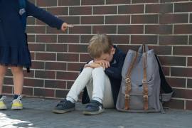 La dependencia trabaja de manera coordinada con escuelas y familias para detectar y atender casos de bullying.