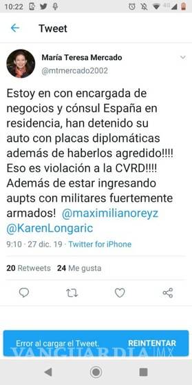 $!Agreden auto de diplomática de España por entrar a embajada de México en Bolivia