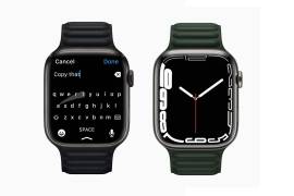 Fotografía cedida por Apple donde se muestra su última versión del reloj inteligente, el Apple Watch Series 7, que sale a la venta este viernes y tiene como principal atractivo una pantalla significativamente más grande que la de los modelos anteriores y facilita la lectura y la operabilidad. EFE/Apple
