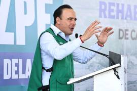 El gobernador Manolo Jiménez pidió al Gobierno Federal agilizar la reactivación de AHMSA y advirtió que la solución financiera depende completamente de la Federación.