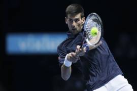Djokovic viene de atrás y gana su primer partido del Masters