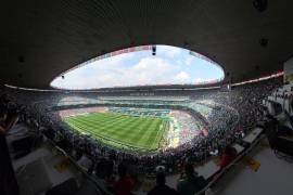 Miles de espectadores ocupan las gradas para presenciar el arranque del torneo.