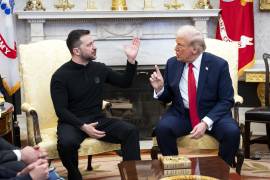 El presidente Donald Trump, a la derecha, y el presidente Volodymyr Zelenskyy de Ucrania durante un acalorado intercambio en la Oficina Oval, en el que el líder estadounidense y su vicepresidente reprendieron a Zelenskyy, el viernes 28 de febrero de 2025.