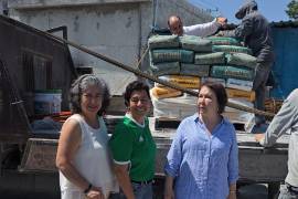 Integrantes de Comanches encabezaron una red de apoyo que hizo posible el inicio de la reconstrucción de la vivienda de la familia de “Pilo”. FOTO: CORTESÍA