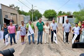 El alcalde Carlos Villarreal dio el banderazo de inicio a dos obras de pavimentación en las colonias 21 de Marzo y Buenos Aires.