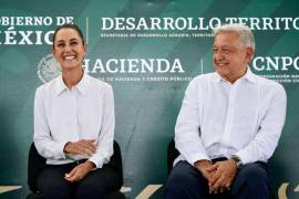Andrés Manuel López Obrador, presidente de México y Claudia Sheinbaum, virtual presidenta electa, durante supervisión al proyecto Agua Saludable para la Laguna, en Lerdo, Durango.