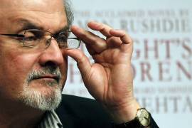 Academia de los Nobel condena “fatwa” contra Rushdie 27 años después