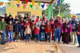 Los niños de las comunidades rurales de Santa Victoria y Punta Santa Elena, disfrutaron de una alegre posada organizada por el DIF Saltillo y la empresa BorgWarner.