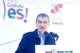 El gobernador de Coahuila, Miguel Riquelme, en el anuncio desde la Región Laguna.