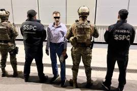 El Gabinete de Seguridad señaló que el detenido cuenta con una orden de aprehensión por delitos de trata de personas.