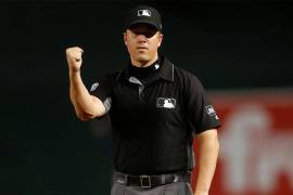 El clásico entre White Sox y Cubs quedó marcado por una actuación arbitral escandalosa: Chris Segal, umpire principal, registró 27 decisiones incorrectas.