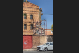 Este jueves se pudo ver a varios trabajadores realizando labores de rescate del antiguo edificio de Molinos La Colmena.