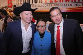 Suspendido por ausentismo y conocido por exhibir autos de lujo de 7 millones de pesos, Flores acumula disputas con mandos locales.