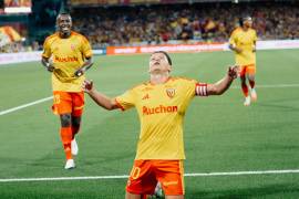 Florian Thauvin celebró el tanto que permitió al Lens conquistar por primera vez el Trophée des Champions.