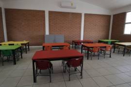 La baja matrícula en comunidades rurales mantiene en riesgo la permanencia de algunos planteles educativos.