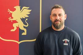 Daniele De Rossi buscará reimpulsar al Genoa en la Serie A, con Johan Vásquez como pieza importante en la defensa.