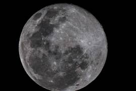 Se estrella OVNI en la Luna, NASA fotografía cráter del accidente