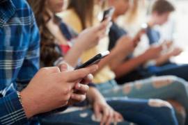 La discusión nacional sobre una regulación del uso de celulares en escuelas reavivó el debate sobre sus efectos en el entorno educativo.