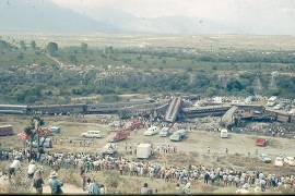 La diapositiva, captada por Sergio Recio Flores al día siguiente del trenazo, conserva una imagen de las horas posteriores a la tragedia ferroviaria ocurrida en Saltillo el 4 de octubre de 1972.