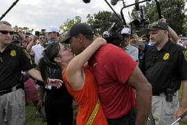 Novia de Tiger Woods enfrenta enorme deuda, mientras el famoso golfista se embolsa $1.62 mdd