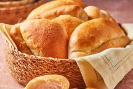 El pan francés tiene sus raíces en una antigua tradición que se remonta al año 1703 d.C.