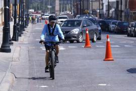 La bicicleta se posiciona como una opción viable para mejorar la calidad del aire y la salud personal, reduciendo las emisiones contaminantes en nuestras ciudades.