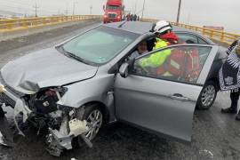 Cuatro accidentes vehiculares se reportaron desde temprana hora en Ramos Arizpe, a consecuencia del pavimento resbaladizo.