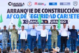 El gobernador Manolo Jiménez Salinas y el alcalde Román Cepeda dieron el banderazo de inicio del arco de seguridad.