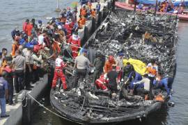 23 muertos por incendio en ferry cerca de capital indonesia