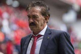 A La Volpe 'se le cruzaron los cables' y no se retira como entrenador