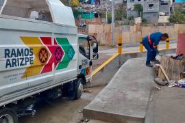 Cuadrillas de Servicios Primarios realizan recorridos de supervisión y limpieza en canales y rejillas pluviales de Ramos Arizpe ante el pronóstico de lluvias.