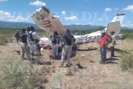 Avioneta aterriza de emergencia en Castaños por fallas en el motor