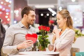 La Universidad Autónoma de Nuevo León detalló un estimado de la cantidad que podrías llegar a gastar en una cena y regalos para tu pareja, en este 14 de febrero.