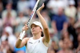 Iga Swiatek logró imponerse a Sofia Kenin y dio un pase más de avance en Wimbledon.